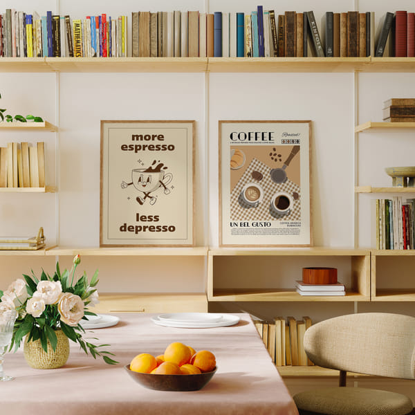 Pared decorada con dos elegantes motivos de café en tonos tierra. Perfect Pair The Art Of Coffee poster wall