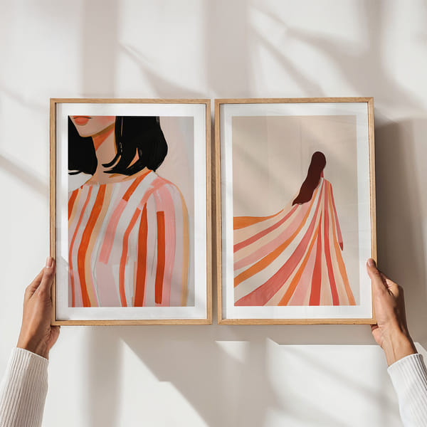 Pared de imágenes con dos elegantes pósteres en rayas armoniosas Perfect Pair Harmonious Stripes poster wall