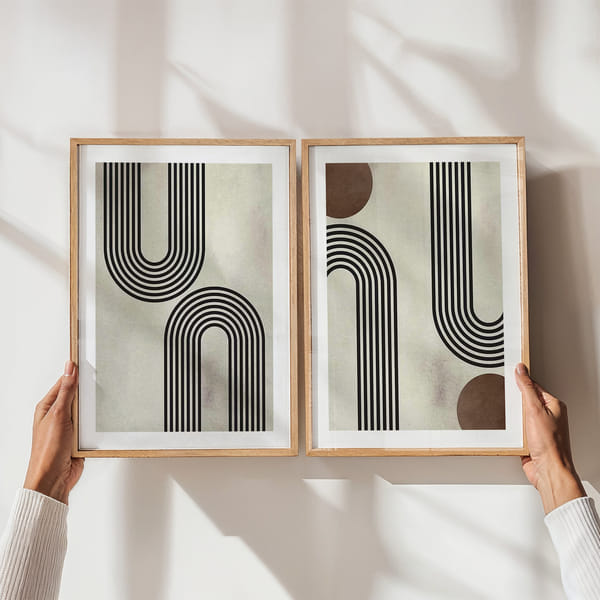 Pared de cuadros con dos motivos geométricos minimalistas Perfect Pair Abstract Broad Geometric poster wall