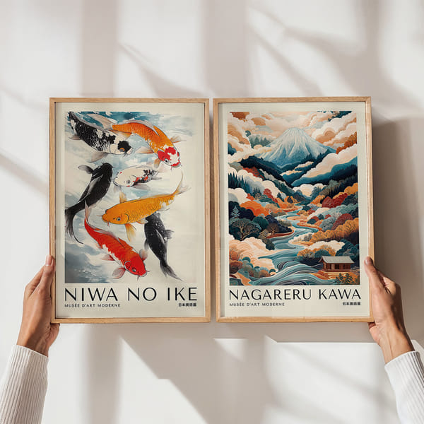 Parete di quadri con due motivi ispirati al Japandi a colori Perfect Pair Japandi Koi Dreamscape poster wall