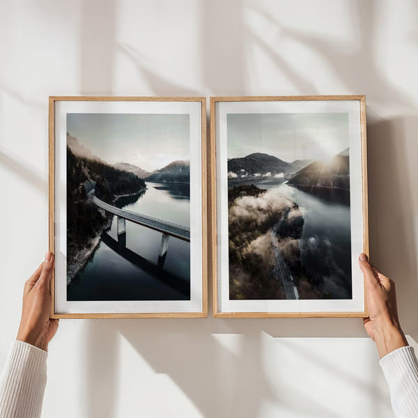 Bilderwand mit zwei harmonischen Landschaftsmotiven in warmen Tönen Perfect Pair Roads And Lakes poster wall