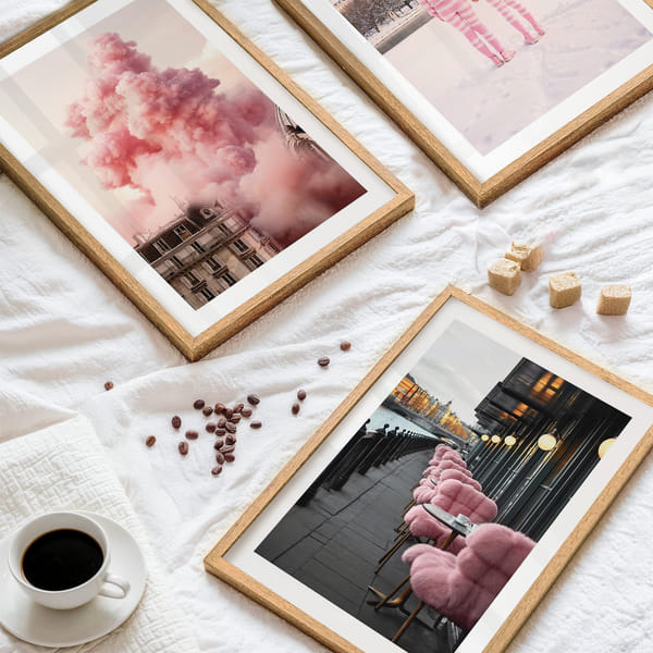 Mural con tres pósters en tonos rosa suave Triple View Paris In Pink poster wall