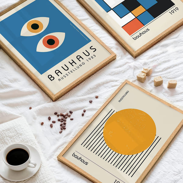 Parete con tre poster geometrici dai colori vivaci Triple View Geometry Of Bauhaus poster wall