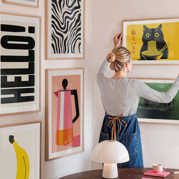 Tavelvägg med sex färgstarka grafiska motiv Hexa Corner Mix Of Wonders poster wall