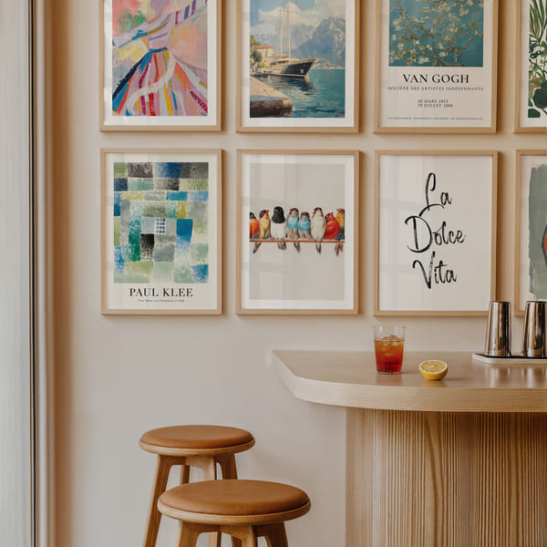Tavelvägg med åtta färgglada posters i harmoni Kitchen Eight Wall Of Art poster wall