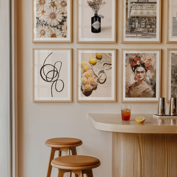 Tavelvägg med åtta posters i harmoniska färger och motiv Kitchen Eight Harmony In Bloom poster wall