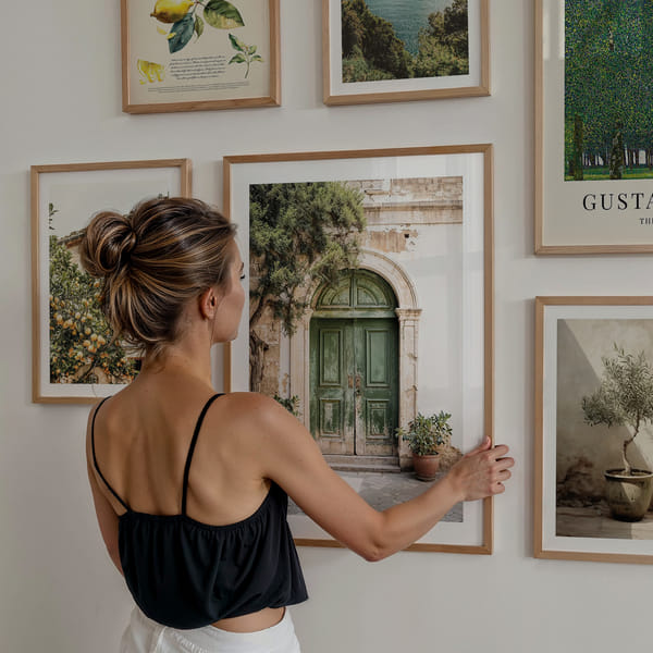 Obrazová stena so šiestimi plagátmi v zelených a zemitých tónoch Mix Of Six Mediterranean In Frames poster wall