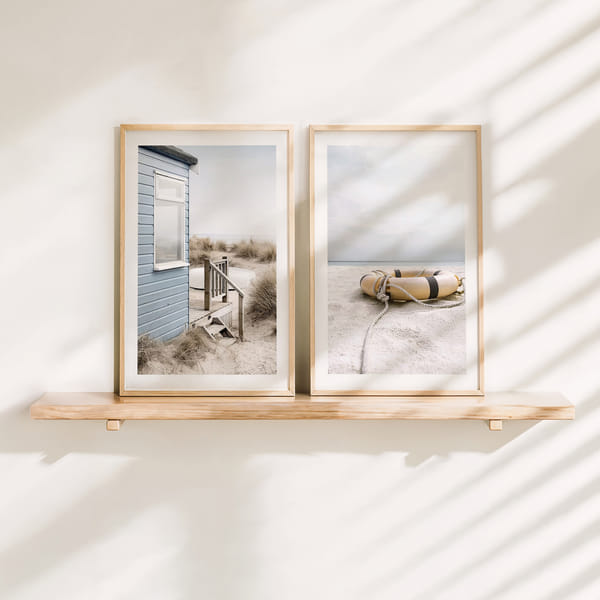 Billedvæg med to plakater i bløde strandfarver Perfect Pair Beachside Reverie poster wall