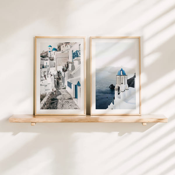 Parete con due poster luminosi in blu e bianco Perfect Pair Mediterranean Dream poster wall