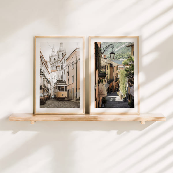 Tavelvägg med två urbana landskap i varma nyanser Perfect Pair Paths of Discovery poster wall