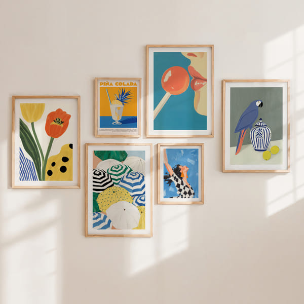 Pared de fotos con seis pósteres coloridos y divertidos Classic Six Vibrant Harmony poster wall