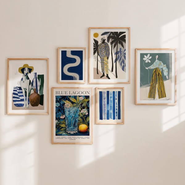 Tavelvägg med sex färgsprakande naturmotiv i blått Classic Six Vibrant Voyage poster wall