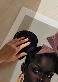 Portret elegant, cu detalii îndrăznețe și tonuri de culoare blânde-5