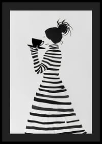 Silhouette élégante en rayures dégustant une tasse de café-4
