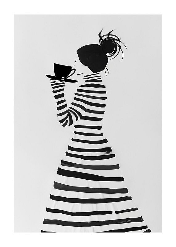 Elegant silhouet in gestreepte stijl, genietend van een kopje koffie-12