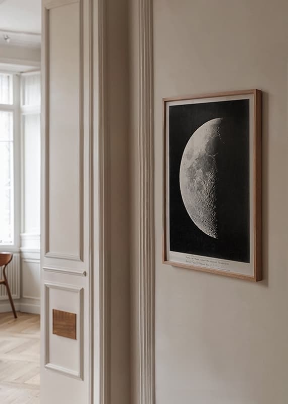 O lună pe jumătate luminată apare cu detalii impresionante-12
