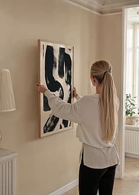 Intense brushstrokes in black and white create dynamics-2