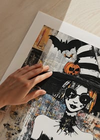 Der Charme einer modernen Hexe trifft auf das Mysterium von Halloween-9