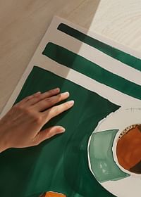 O dimineață armonioasă cu cafea și croissant-3