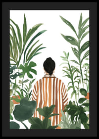 En person omgitt av frodige grønne planter i rolig harmoni-4