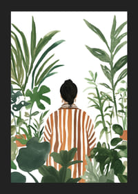 En person omgitt av frodige grønne planter i rolig harmoni-5