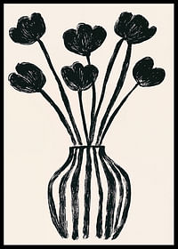 Fekete tulipánok vázában elegáns és stílusos érzést keltenek-2