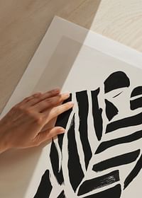 Een abstract kunstwerk van twee silhouetten in harmonie-5