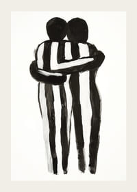 Un câlin expressif dans l'art monochrome crée la tranquillité et la chaleur-3