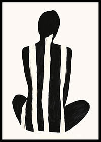 Contrasting shapes create visual harmony and deep stillness-2