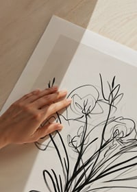 Ett elegant blomsterarrangemang fångar ögats uppmärksamhet direkt-9