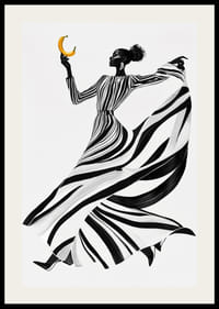 Egy elegáns fekete-fehér nő, banánnal, világos háttér előtt-2