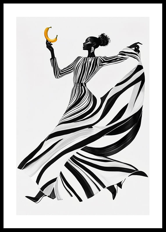 Uma mulher elegante a preto e branco com uma banana sobre um fundo claro-12