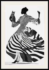 Une femme aux rayures élégantes tient un chat dans une danse harmonieuse-2