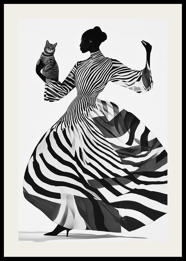 Une femme aux rayures élégantes tient un chat dans une danse harmonieuse-12