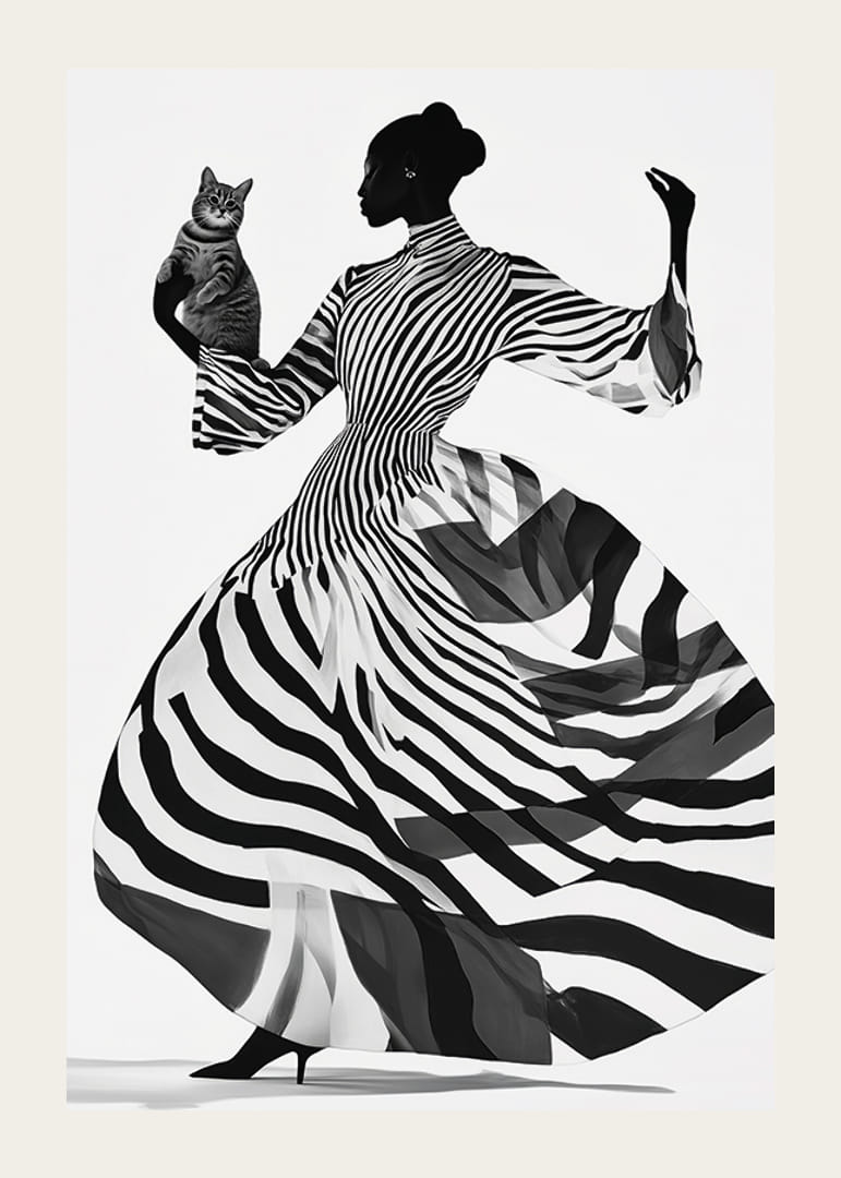 Une femme aux rayures élégantes tient un chat dans une danse harmonieuse-12