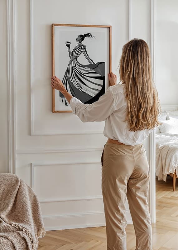 En elegant silhuett i svartvita ränder ger en känsla av tidlös stil-12