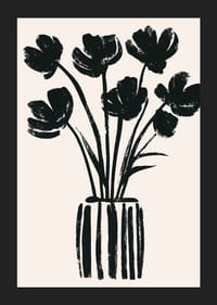 Čierne kvety vo váze vytvárajú harmonickú siluetu-5