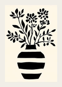 Elegantná silueta kvetov v čiernobielej váze-3