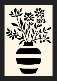 Elegantná silueta kvetov v čiernobielej váze-5