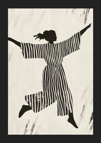 La danse des rayures de la silhouette donne vie au mur-5