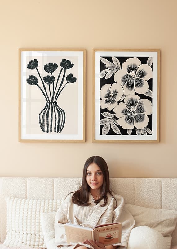 Black and white flowers spread timeless elegance in the room-12