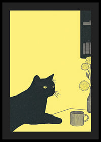 Un gatto elegante in una stanza gialla crea un'atmosfera tranquilla-4