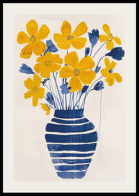 Gyldne blomster i en blåstribet vase giver rummet liv-2