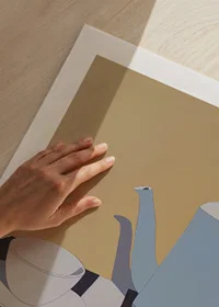 Ett minimalistiskt motiv av en tekanna och kopp på ett randigt bord-9