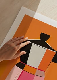 En modern kaffemaskin i levande färger på en orange bakgrund-9