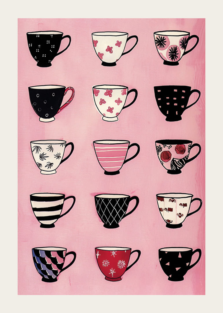 Färgglada muggar i lekfull ordning på rosa bakgrund-12