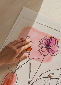 Elegant lines and colors convey the beauty of the flowers-3