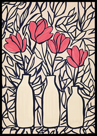 Livliga blommor i vaser, kontrasterade mot mörka blad-6
