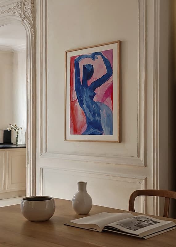 Een blauw silhouet tegen een roze achtergrond creëert een gevoel van beweging en schoonheid-12