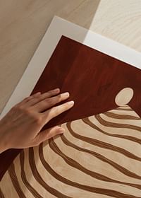 Fond marron chaud avec des lignes douces et ondulantes de calme-5